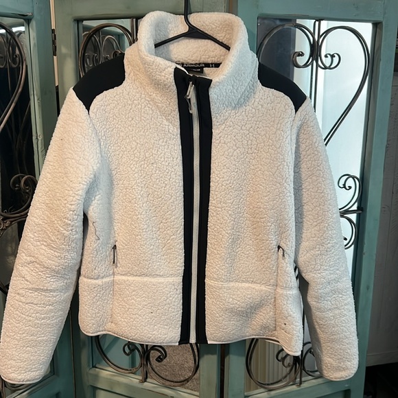 Under armor teddy jacket. - Picture 4 of 6